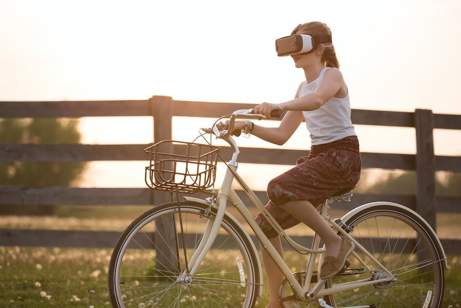 An image of a person wearing a virtual reality headset, representing the text about virtual reality trends and investments.